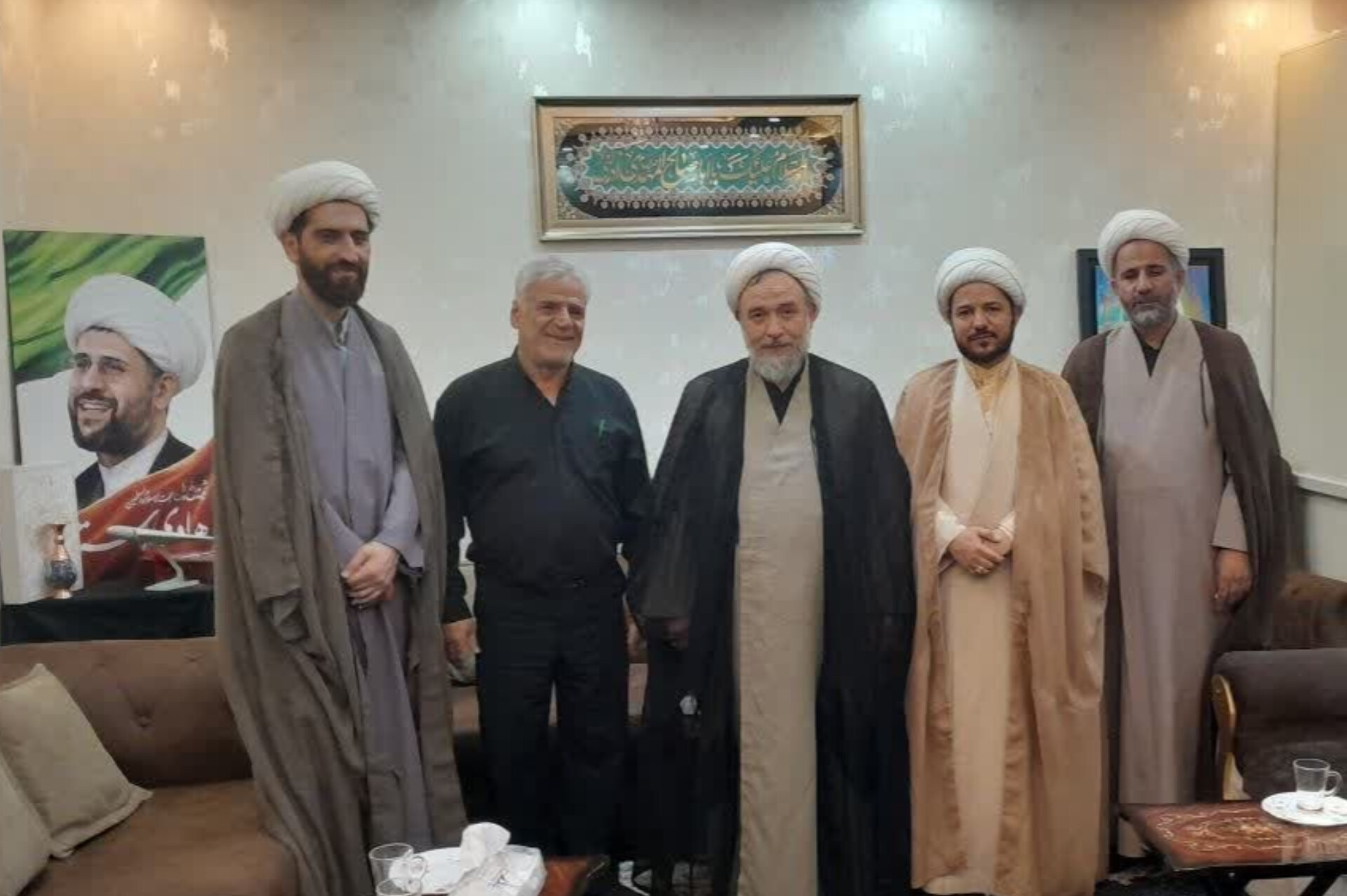 تجلیل مسئول سازمان بسیج اساتید، طلاب و روحانیون کشور از خانواده روحانی شهید هادی استاد تجلیل مسئول سازمان بسیج اساتید، طلاب و روحانیون کشور از خانواده روحانی شهید هادی استاد
