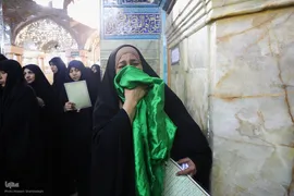  سیاه پوش کردن ضریح مطهر کریمه اهل بیت(س)