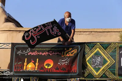 اهتزاز پرچم متبرک به نام امام حسین (ع) در بین الحرمین شیراز‎‎‎‎