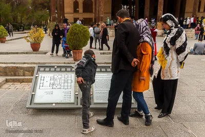 استقبال بی نظیر مسافران نوروزی از کاخ چهلستون اصفهان