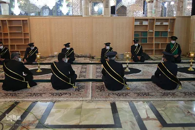 تعویض پرچم گنبد حرم رضوی در آغاز ماه محرم