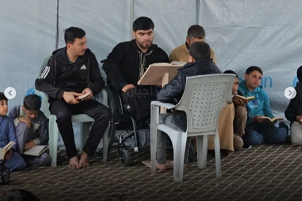 Gazze’de engelli öğretmen çocuklara Kur’an eğitimi veriyor