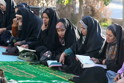 آیین جزءخوانی قرآن کریم در جوار مقبره شهدای گمنام