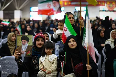 تجدید بیعت دختران و مادران اصفهانی با رهبر انقلاب در گلستان شهدا