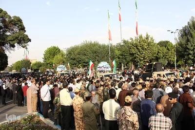 تشییع پیکر هفت شهید دفاع مقدس در همدان 