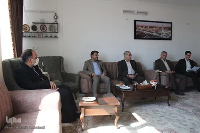 دیدار دبیر شورای فرهنگ عمومی کشور با خانواده شهید در خراسان‌جنوبی