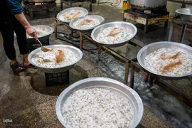 حمایت مردمی از رزمندگان: فعالیت جهادی در پخت و رساندن افطار