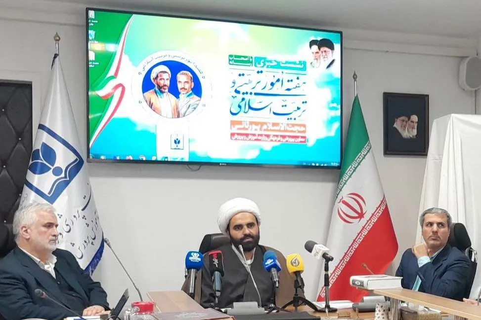جایزه ویژه «مربی» اهدا می‌شود