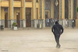 باران اردیبهشت در حرم شاهچراغ(ع)