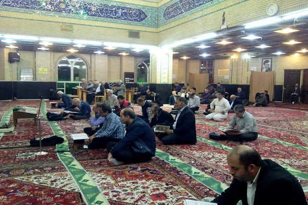کرسی تلاوت و تفسیر قرآن در مسجد «نور» + عکس