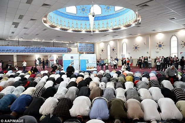 Masjid Victoria Menjadi Tuan Rumah Para Non Muslim