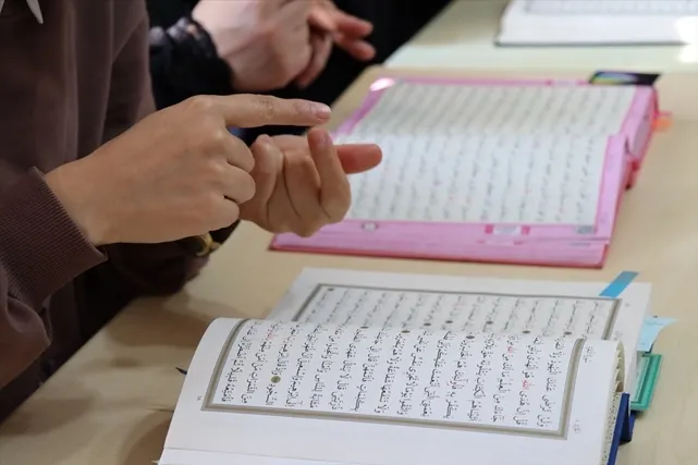 İşaret diliyle Kur'an-ı Kerim öğreniyorlar