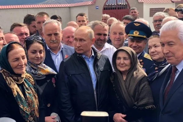 Путин призвал беречь память о событиях в Ботлихе