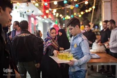 ⁨حال و هوای شب نیمه شعبان در شهر قزوین⁩