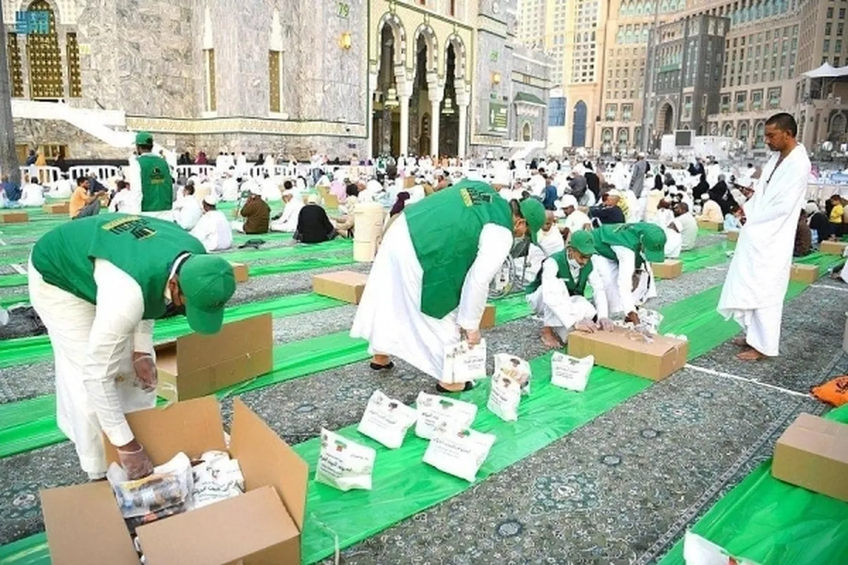 Milo 8.5 ya Iftar kusambazwa miongoni mwa waumini katika  Msikiti wa Mtume SAW Mwezi wa Ramadhani