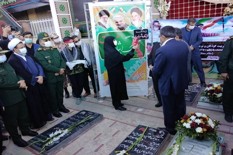 نواختن زنگ «مهر» از جوار مزار شهید سلیمانی