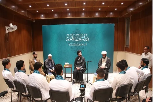أستاذ بالحوزة العلمية في النجف يؤكد ضرورة صقل المواهب القرآنية بالتدبر + صور