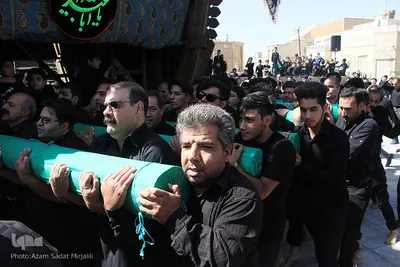 ⁨نخل‌گردانی در محله و حسینیه فهادان یزد⁩