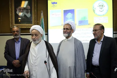 مراسم رونمایی ازسه کتاب جدید حجت الاسلام والمسلمین قرائتی، مفسر قرآن کریم در ایکنا