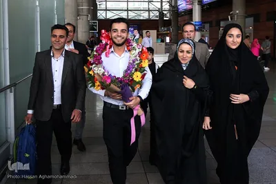 بازگشت یونس شاهمرادی، قهرمان مسابقات بین‌المللی قرآن و اذان «عطر الکلام» عربستان به ایران