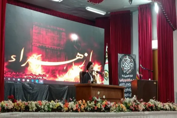 نماز انسان را از من‌الخلق به الی‌الحق عروج می‌دهد