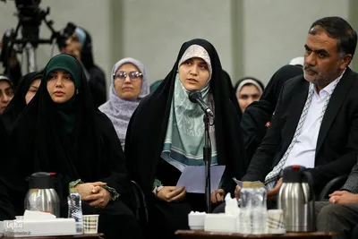 دیدار جمعی از شاعران و اهالی فرهنگ و ادب فارسی با ر هبر معظم انقلاب