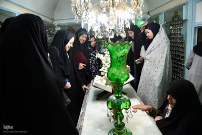 غبارروبی حرم امامزاده طاهر(ع)‎