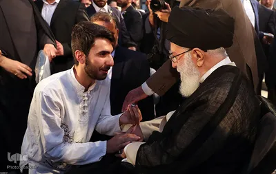 دیدار جمعی از شاعران و اهالی فرهنگ و ادب با رهبر انقلاب