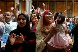 Ang U.S. ay Muling Isaalang-alang ang Asilo para sa Pinaghiwalay na Dayuhan na mga Pamilya