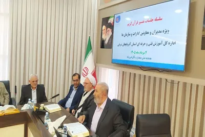 جلسه تفسیر قرآن ویژه مدیران اجرایی آذربایجان‌شرقی