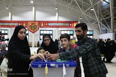 حماسه حضور در گلستان شهدای اصفهان