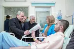 عیادت استاندار آذربایجان شرقی از مجروحان جنگ رمضان