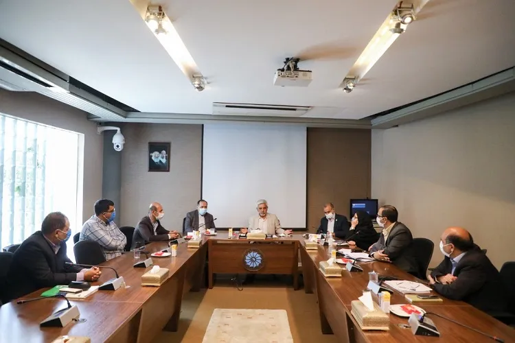 دولتمردان بیش از مسائل سیاسی به بخش اقتصاد توجه كنند