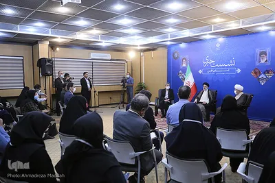 جلسه شورای اداری و نشست خبری رئیس جمهور در شیراز‎‎