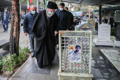 Imam Chamenei besucht Mausoleum von Imam Chomeini (ra)
