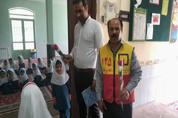 اعزام گروهی از آتشنشانان به مؤسسه فاطمه الزهرا(س) بم+ عکس