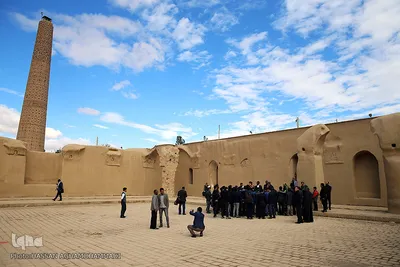 بازدید شرکت کنندگان سومین مراسم ملی بزرگداشت مجاهدان در غربت از آثار تاریخی دامغان