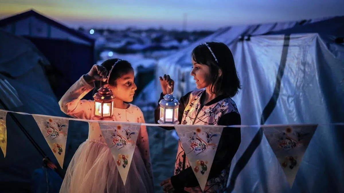 رفح: اسرائیلی بم باری کے سایے میں فلسطینی بچے آمد رمضان کی تیاری کررہے ہیں