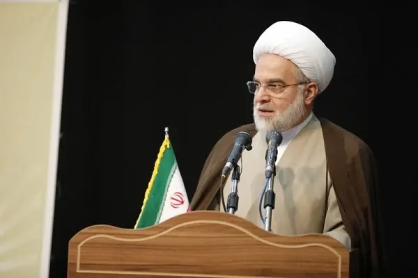 باورهای دینی و انقلابی کارگزاران تقویت شود