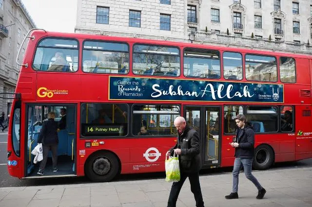Mabasi ya London yana mabango ya 'Subhan Allah' katika Kampeni ya Mwezi wa Ramadhani