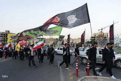 کاروان دانشگاهیان استان البرز پای پیاده در راه تشییع رهبر شهید