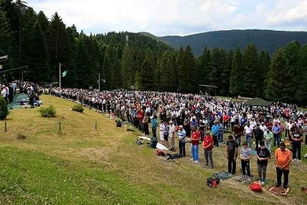 Şeyh Hasan Ahvaz dağının eteklerinde Bosna Müslümanlarının kutlaması