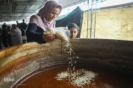 آیین سنتی «سمنوپزان» به مناسبت شهادت حضرت فاطمه زهرا(س)