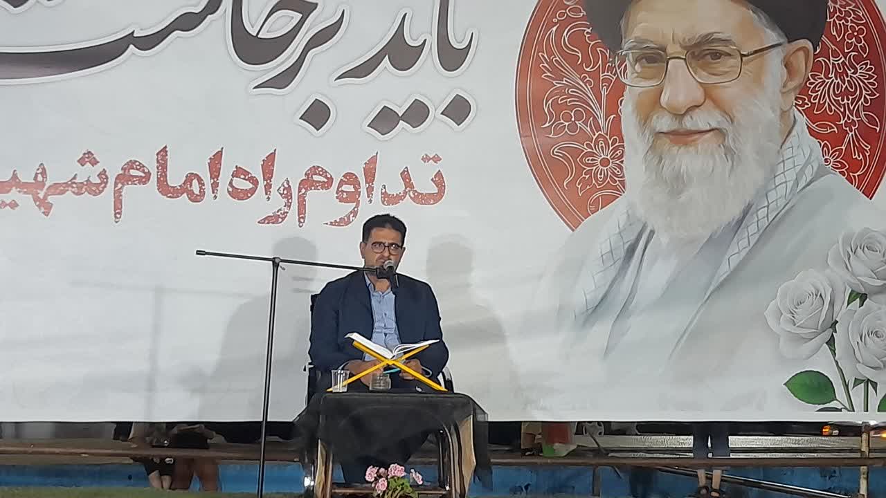 محفل انس با قرآن ویژه تشییع رهبر شهید در بندرانزلی برگزار شد