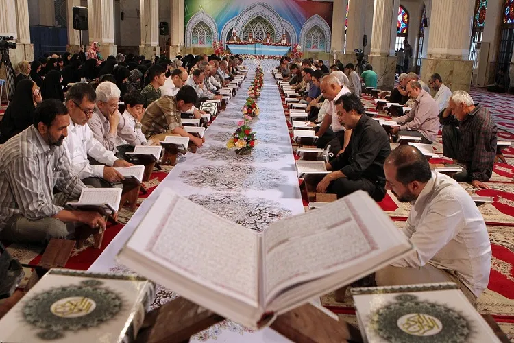 سی روز با قرآن کریم در آستان امام‌زاده «خواهر امام(س)» رشت