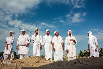 مراسم غسل تعمید منداییان در کنار رودخانه کارون