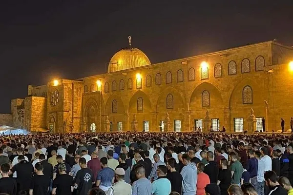 Gerusalemme: forze di sicurezza sioniste attaccano palestinesi, oltre 200 feriti + VIDEO