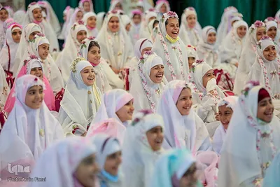 جشن تکلیف دختران دانش‌آموز در حرم مطهر شاهچراغ(ع)