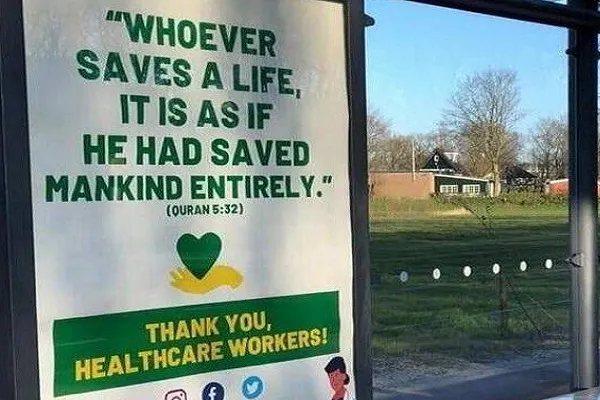 Hollanda reklam panolarında Kur’an-ı Kerim ayeti yazıldı