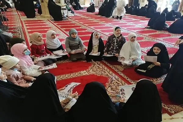 Kursus Pengajaran Al-Quran untuk anak-anak perempuan di Makam suci Kazimain + Gambar